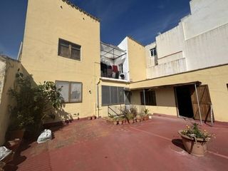 Maison  Calle doctor juncà. Casa de pueblo en el casco antiguo de cubelles, con muchas posib