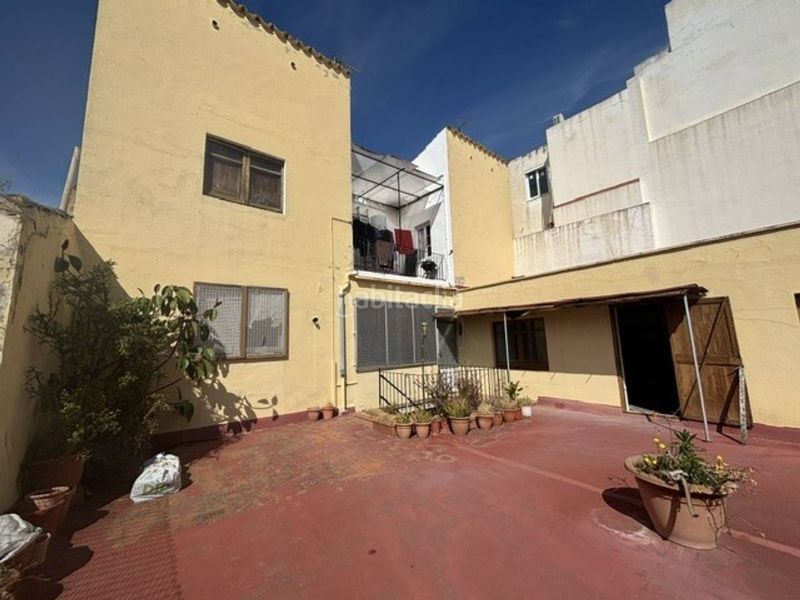 Foto f1a6c0d4-4cfa-48ab-8193-a12ac486d89d. Casa amb aparcament a el castell de Cubelles Cubelles