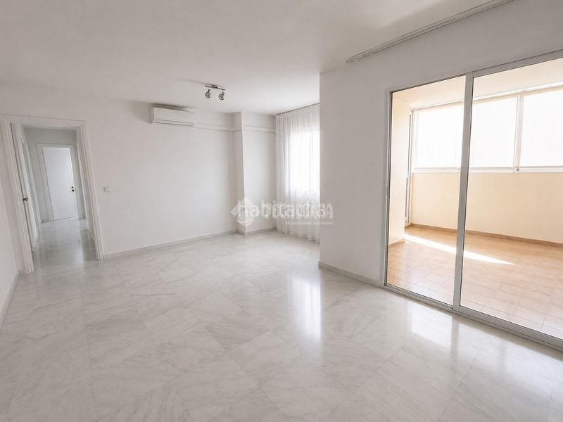 Foto 260e6b8d-be0e-4d28-91bd-13fd71752c8f. Pis amb aparcament a Castillo Sohail - Myramar Fuengirola