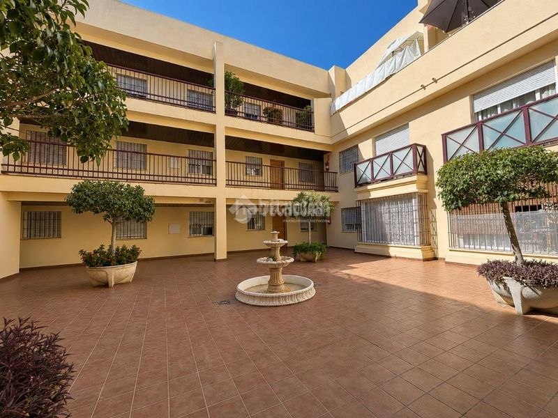 Foto c912f650-fe06-4484-b195-f6affdbd4566. Pis amb aparcament a Centro Mijas
