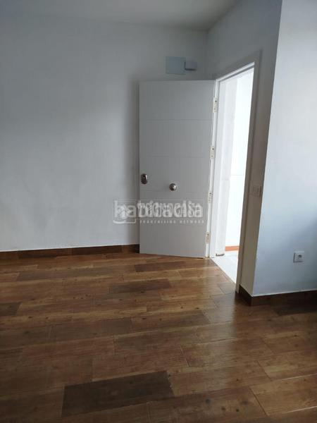 Foto 20fde262-acc5-4024-b1e3-01c1592a0bfd. Estudi a Camas