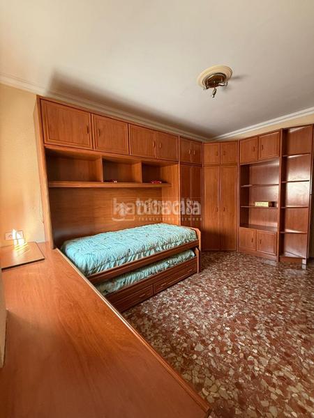 Foto f54d22d7-bb18-4385-890f-a3fce925f962. Casa pareada casa en venta en Camas