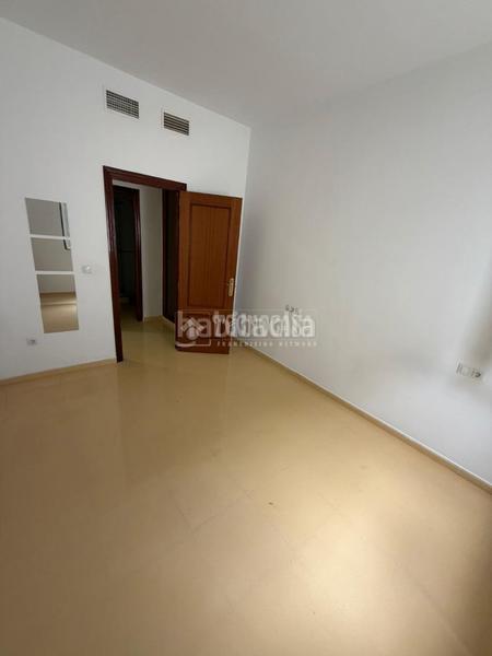 Foto c55ddbbd-25bc-4ba3-8f7d-710b26554924. Piso  en venta en Valencina de la Concepción