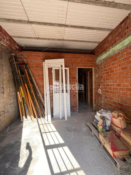Foto e7547284-58fb-463f-9523-d892a6256635. Casa aparellada a Centro - Barriada Mallorca Camas