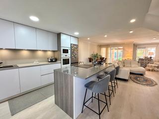 Casa adossada a Avenida mar baltico 7. Reformado en oasis de benalmar
