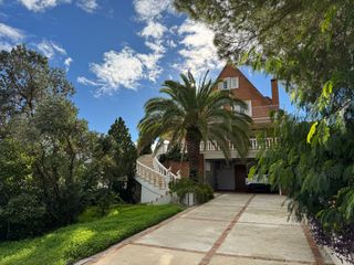 Chalet à Calle alozaina 155b. ¡descubre el hogar de tus sueños!