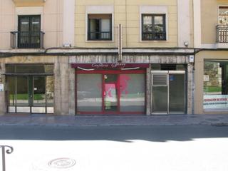Location Local commercial à Ramón y cajal 25