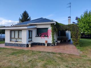 Chalet in Paramo. urbanización camino de santiago 507