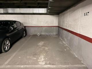 Aparcament cotxe en Descubridores-Escritores. Boxplaza de garaje en venta en legans