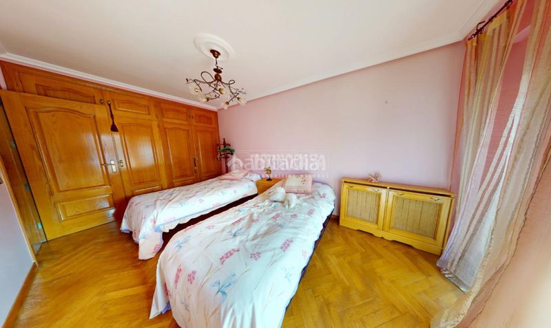 Foto 7b2d149e-d684-4716-9228-e4d626be2e94. Casa aparellada amb calefacció aparcament piscina a Leganés