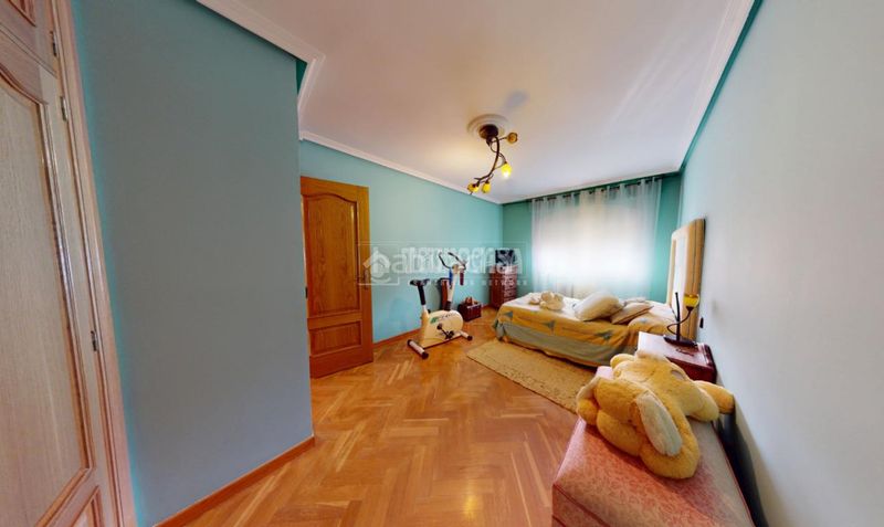 Foto fe9f202b-be68-4c4d-9973-6fe7fa40b16f. Casa aparellada amb calefacció aparcament piscina a Leganés