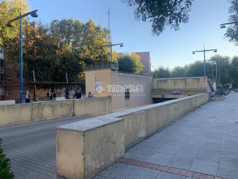 Foto 0c159a23-127e-4365-adf4-202369dd145b. Aparcament cotxe a Descubridores-Escritores Leganés