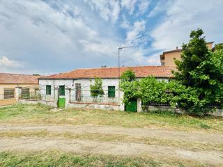 Maison jumelée à El Carmen. Casa en venta en segovia