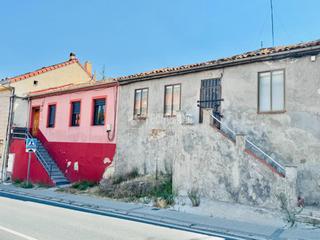 Casa aparellada a Via Romana. Casa en venta en segovia