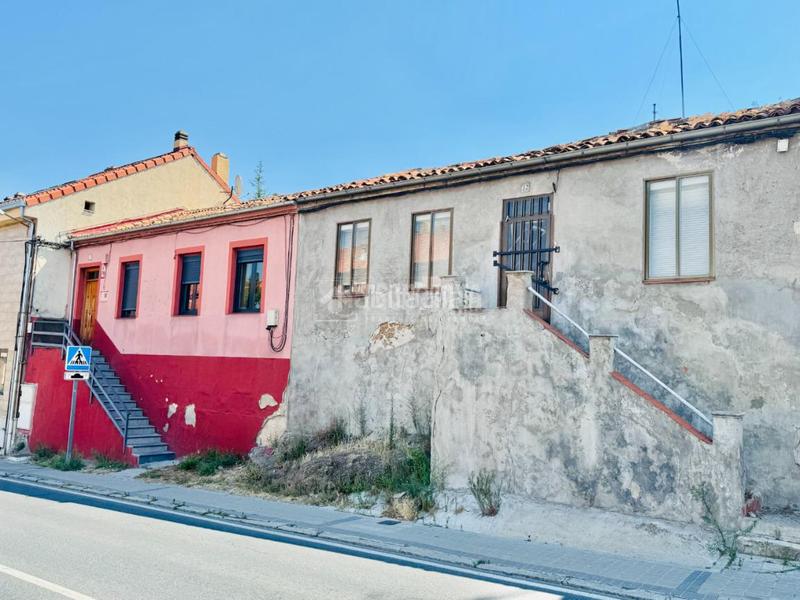 Foto d9bc02ce-c1b2-49e0-a890-7eaa2fd2de80. Casa pareada casa en venta en Via Romana Segovia