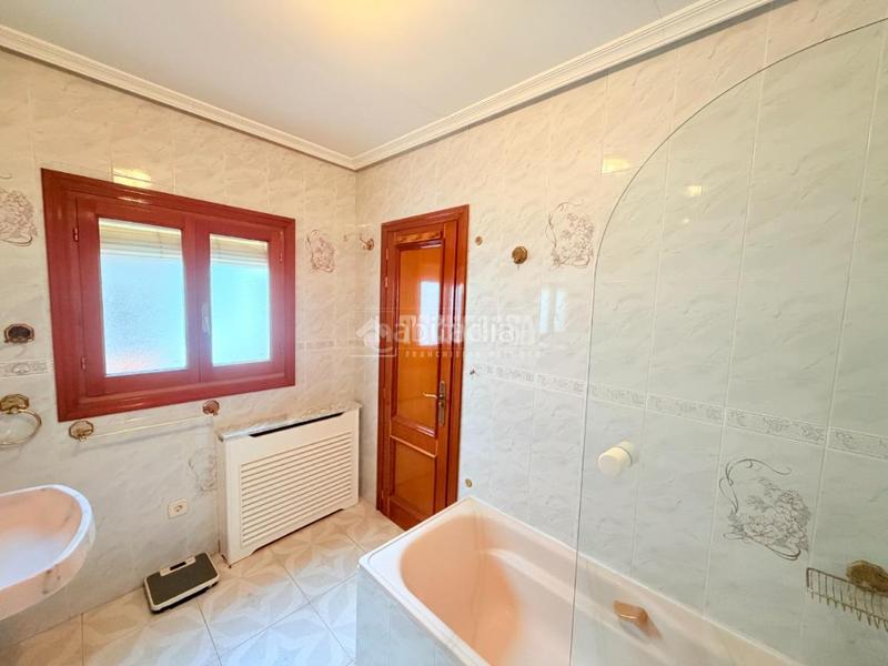 Foto 0932f30b-476f-4416-b60c-0f0160510e73. Casa aparellada amb aparcament a Cantimpalos