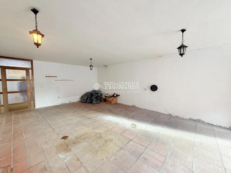 Foto 2281f359-31e6-4f46-a077-b1d399f9b281. Casa aparellada amb aparcament a Cantimpalos