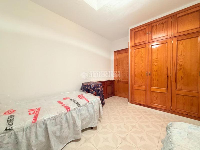 Foto 2d595622-dd08-4da8-955f-f68a5cea92d4. Casa aparellada amb aparcament a Cantimpalos