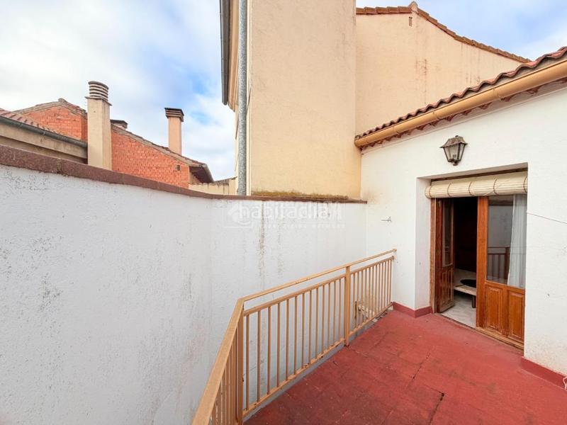 Foto 6d370547-a515-4b5a-a383-6577103b3d35. Casa aparellada amb aparcament a Cantimpalos