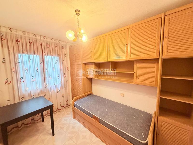 Foto 6e9808d5-0d4f-462d-b398-acc6f0205309. Casa aparellada amb aparcament a Cantimpalos