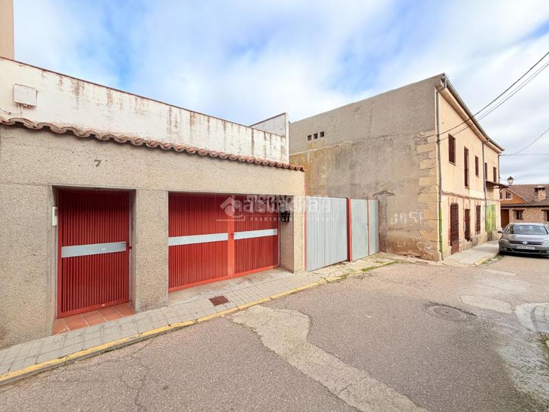 Foto 99d24690-94b5-477d-8521-67049967b83a. Casa aparellada amb aparcament a Cantimpalos