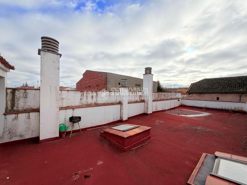 Foto b073da81-e7a5-44bc-a8d9-b80bd89272c3. Casa aparellada amb aparcament a Cantimpalos