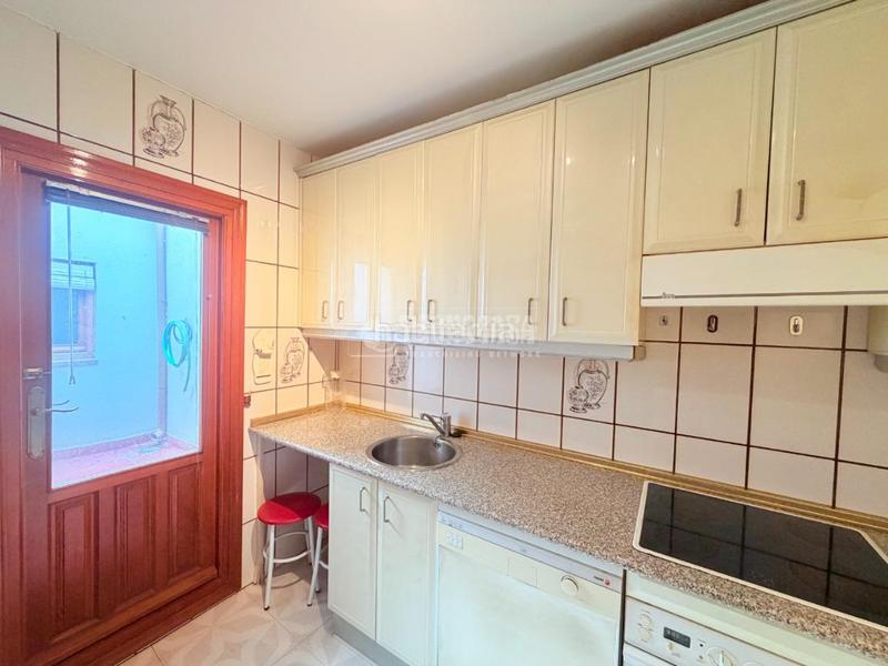 Foto e64f66d5-d59e-4cd1-8007-9a4ba0e48738. Casa aparellada amb aparcament a Cantimpalos