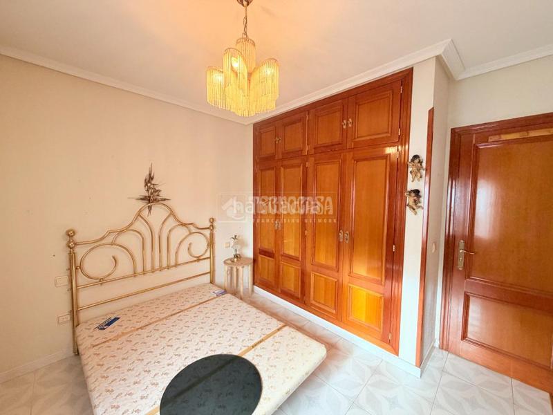 Foto f959e1e4-a425-4c57-92c0-abc6df113734. Casa aparellada amb aparcament a Cantimpalos