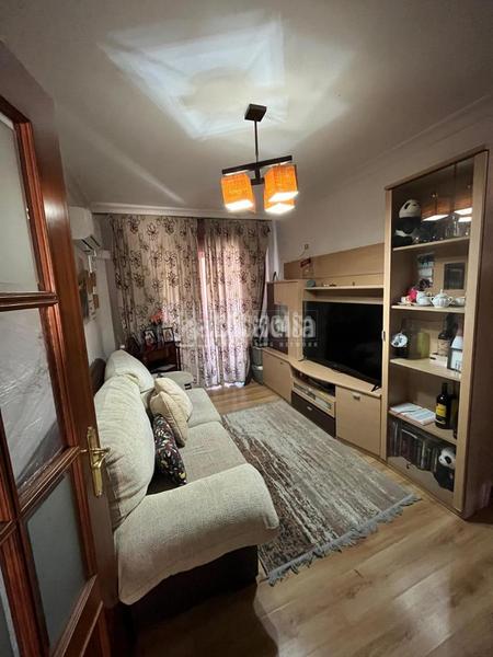 Foto 706a34d1-c1ad-4f87-8a76-d738687f28f2. Piso  en venta en Cruz Roja Sevilla