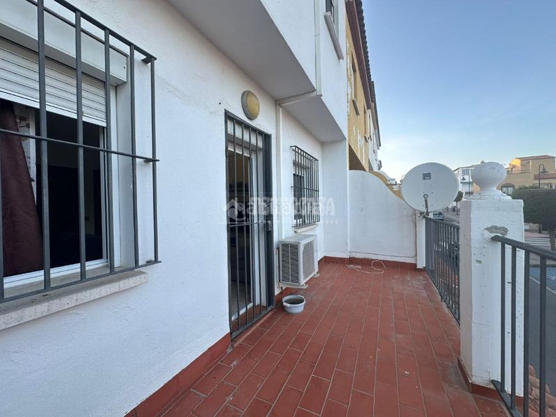 Foto 5d64fe87-dafd-4013-9fdf-8b3dfff2d180. Casa aparellada amb aparcament a Los Ríos Mijas