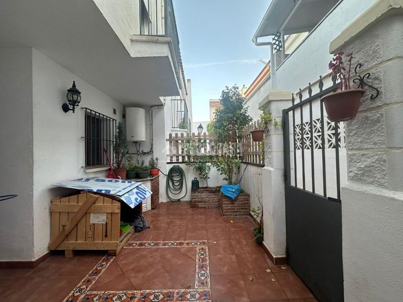 Foto f501713a-abca-4dd0-8744-59a1377deeef. Casa aparellada amb aparcament a Los Ríos Mijas