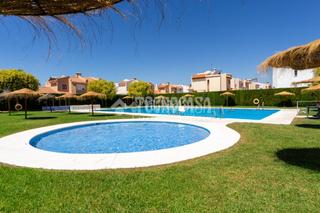 Doppelhaus in El Limonar. Casa en venta en vélezmálaga
