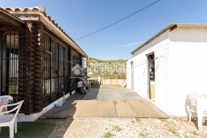 Foto dbc1546a-be86-4c83-974b-c79af410ab00. Masía casa rural en venta en Iznate