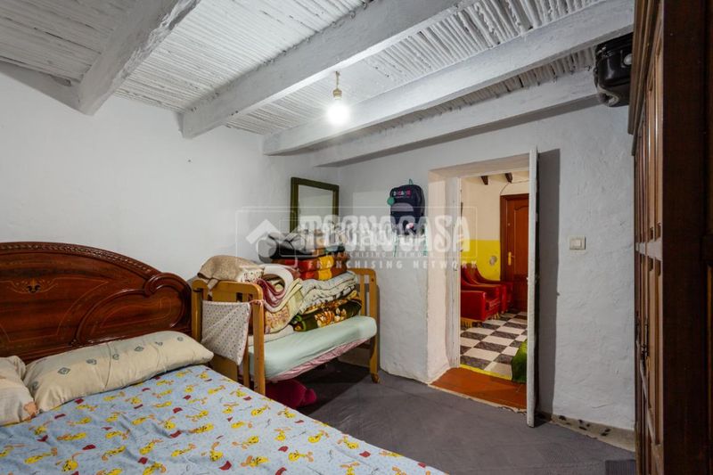 Foto dec574e4-16f2-4281-9940-f37501089195. Casa  en venta en Cútar