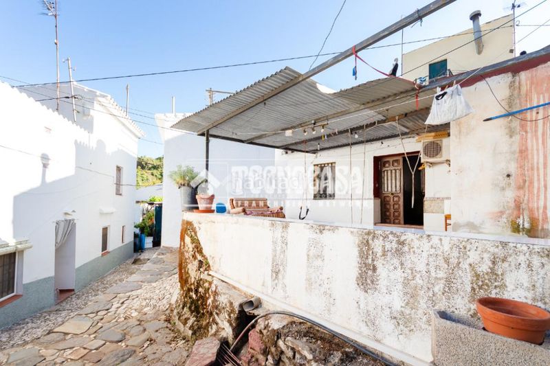 Foto edcc0718-aaac-4e91-b640-e8fbaf39e15f. Casa  en venta en Cútar