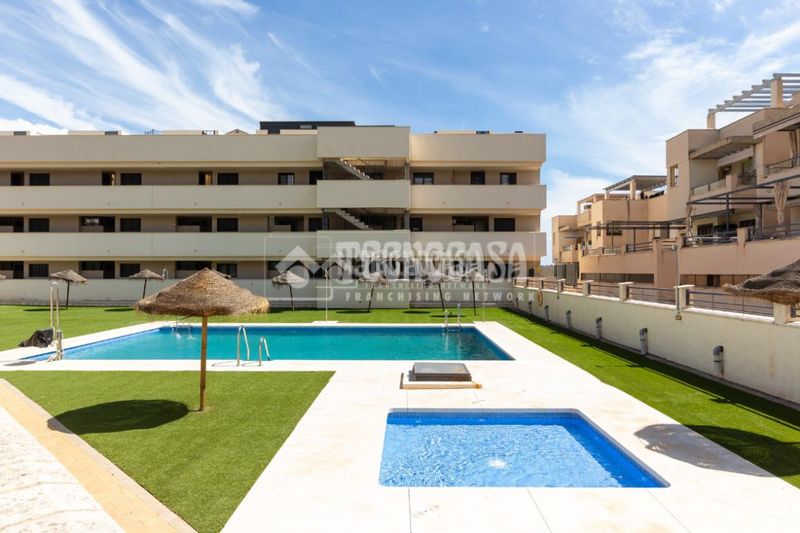 Foto 5c861e3e-f190-4b3b-9d30-4daaacb8ba75. Pis amb aparcament piscina a Benajarafe