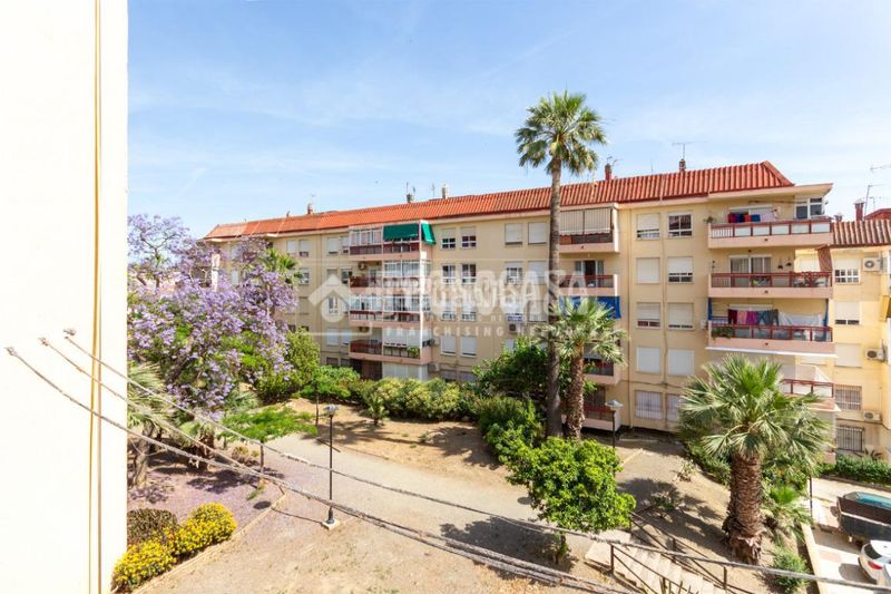 Foto e6f82a15-01bb-46e5-b1fe-da84811df804. Pis amb piscina a Hispanidad - Vivar Téllez Vélez - Málaga