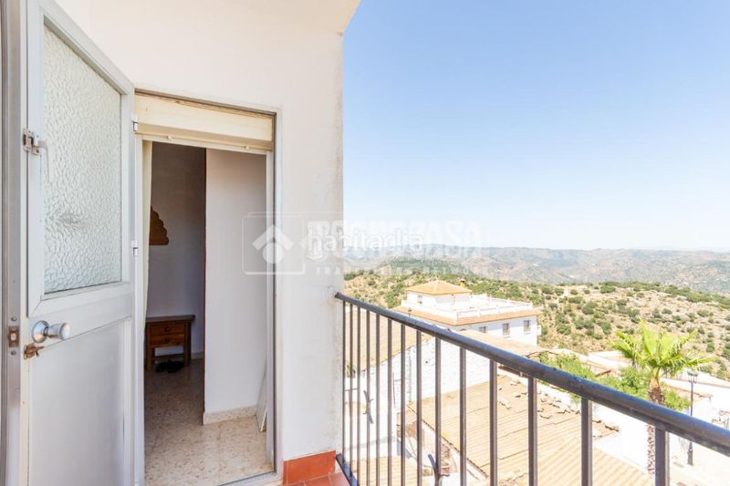 Foto 03438fdf-7f11-4ad0-888d-07aea940b027. Piso  en venta en Comares