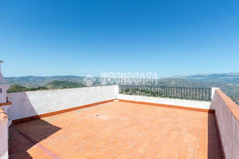 Foto 166e50ea-292c-42ff-90fd-ee7f8a461809. Piso  en venta en Comares