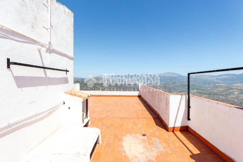 Foto 3afbc67b-9508-4bca-87ff-2667d84b226f. Piso  en venta en Comares