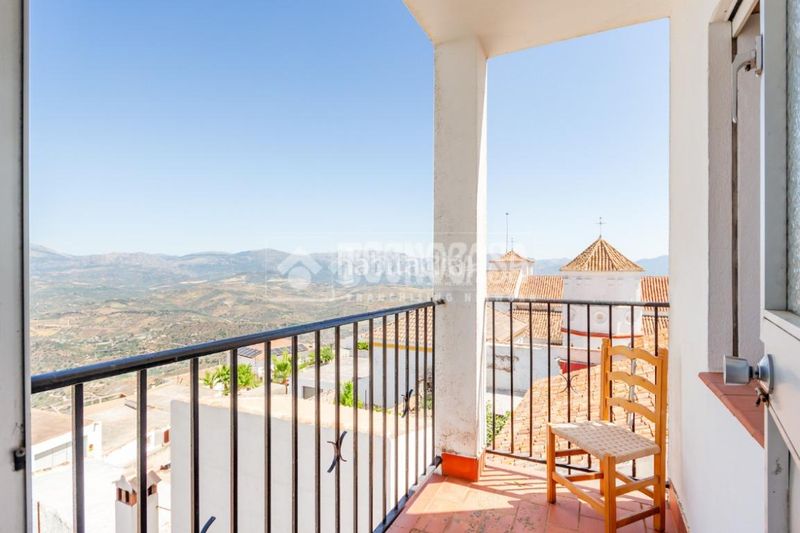Foto b4953b74-d024-424d-af54-4e6ce03ac7f2. Piso  en venta en Comares