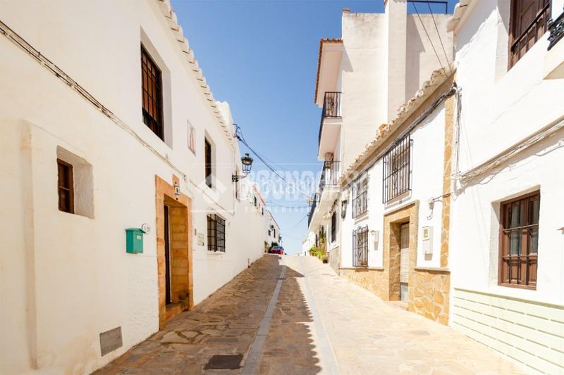 Foto c793e176-76d2-47a6-a23d-0a34a3bcfdbd. Piso  en venta en Comares