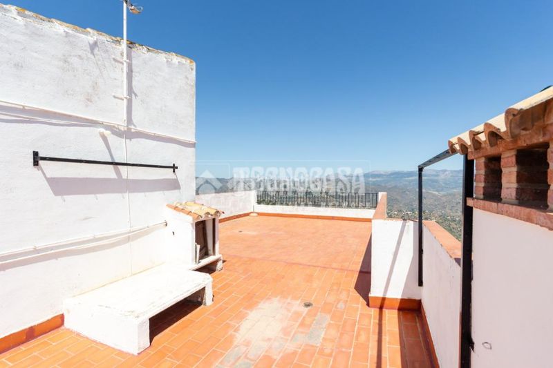 Foto d3999fa0-5a20-4335-9f63-cb7730092e49. Piso  en venta en Comares