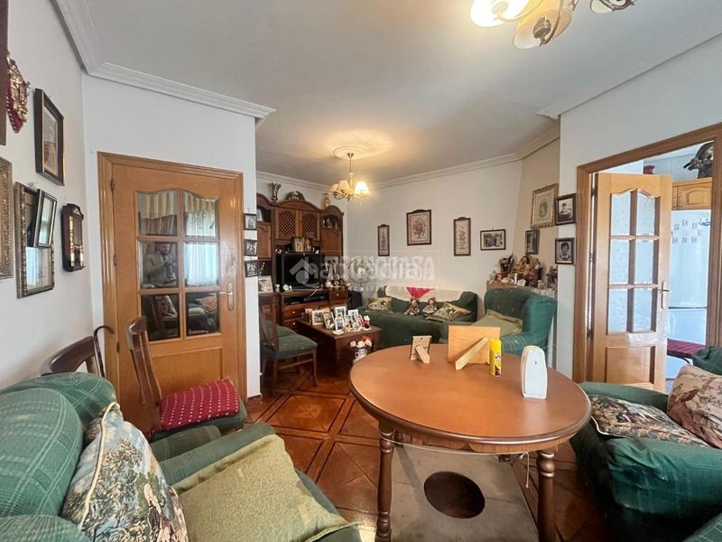 Foto 798a76e4-112d-4635-9920-495e9ec1cd5c. Casa aparellada amb calefacció a Navalcán