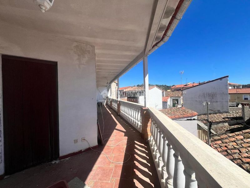 Foto a80c22db-49e3-4cba-8c24-9ddddb1e160e. Casa aparellada amb calefacció a Navalcán
