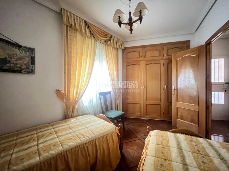 Foto b5293313-9170-4514-82f7-07819d1d2175. Casa aparellada amb calefacció a Navalcán