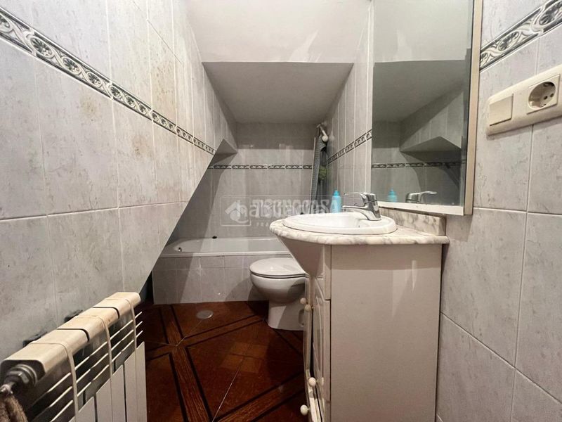 Foto bdd4177c-b1c2-4168-abde-3a62e1bbdaca. Casa aparellada amb calefacció a Navalcán