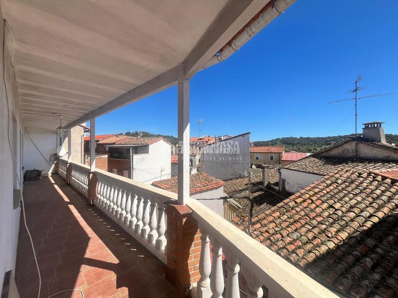 Foto fd49cac0-f4d4-46f6-8d1d-a9ab3961f64d. Casa aparellada amb calefacció a Navalcán