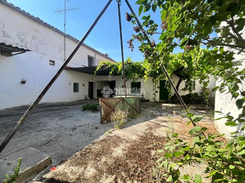 Foto 19d58c82-10ce-4355-8c23-5ab6a4f3a082. Casa aparellada a Herencias (Las)