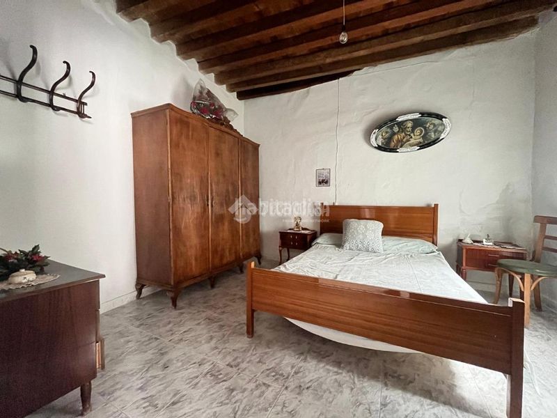 Foto ac4a9960-aa0c-4ac7-aeb6-dc51d19cca22. Casa aparellada a Herencias (Las)